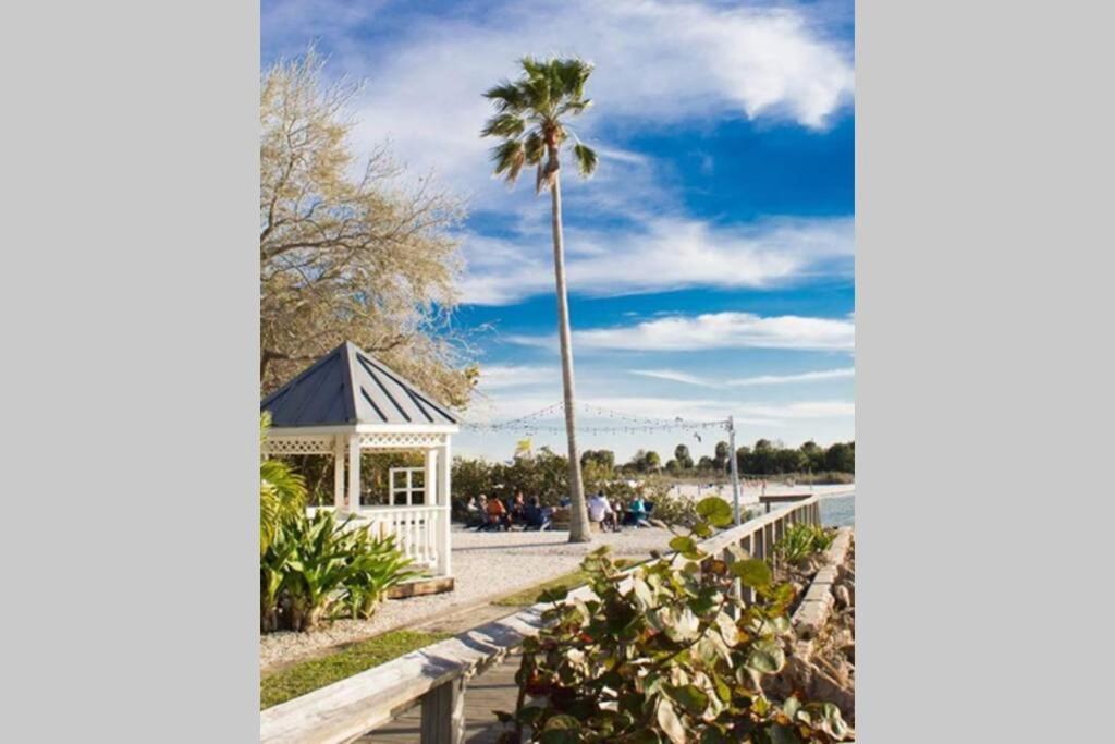 Sea Breeze, Studio 510, Beach Steps Away!+Pool+Wifi Ruskin Exteriör bild