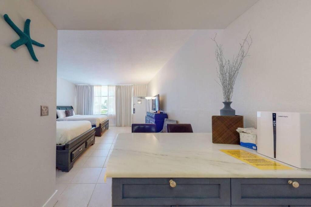Sea Breeze, Studio 510, Beach Steps Away!+Pool+Wifi Ruskin Exteriör bild