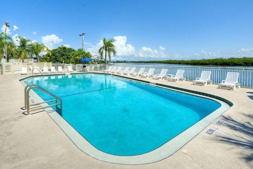 Sea Breeze, Studio 510, Beach Steps Away!+Pool+Wifi Ruskin Exteriör bild