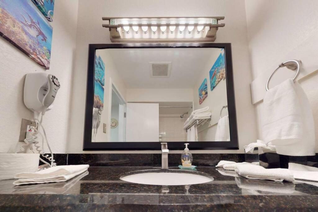 Sea Breeze, Studio 510, Beach Steps Away!+Pool+Wifi Ruskin Exteriör bild