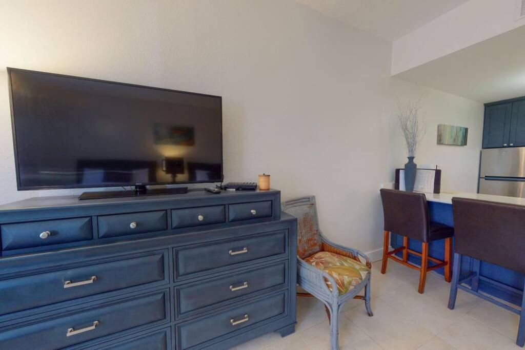 Sea Breeze, Studio 510, Beach Steps Away!+Pool+Wifi Ruskin Exteriör bild