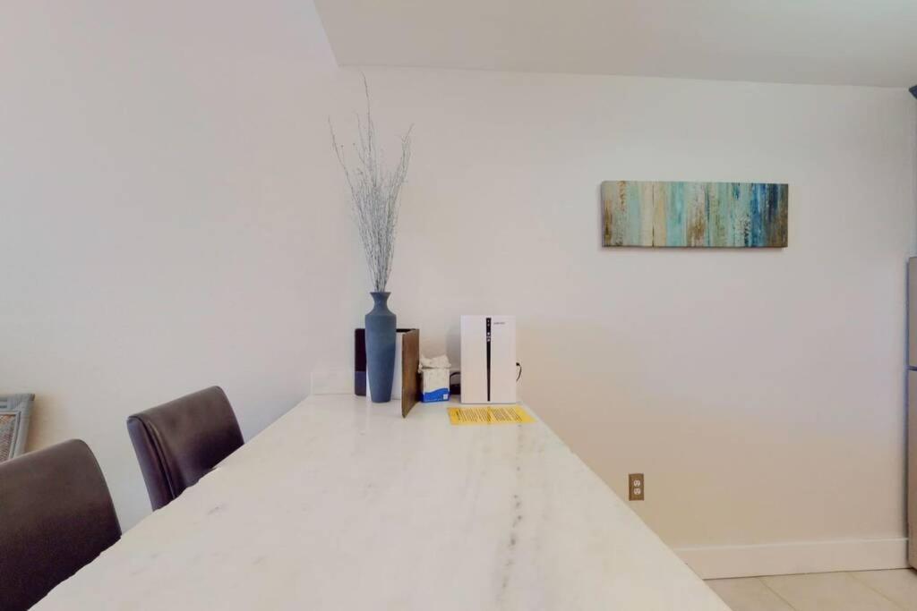 Sea Breeze, Studio 510, Beach Steps Away!+Pool+Wifi Ruskin Exteriör bild