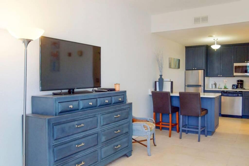 Sea Breeze, Studio 510, Beach Steps Away!+Pool+Wifi Ruskin Exteriör bild
